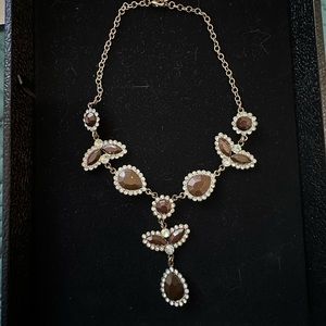 GREEN STONE STATEMENT NECKLACE WITH TEAL ACCENT STONES & GOLD SETTINGS